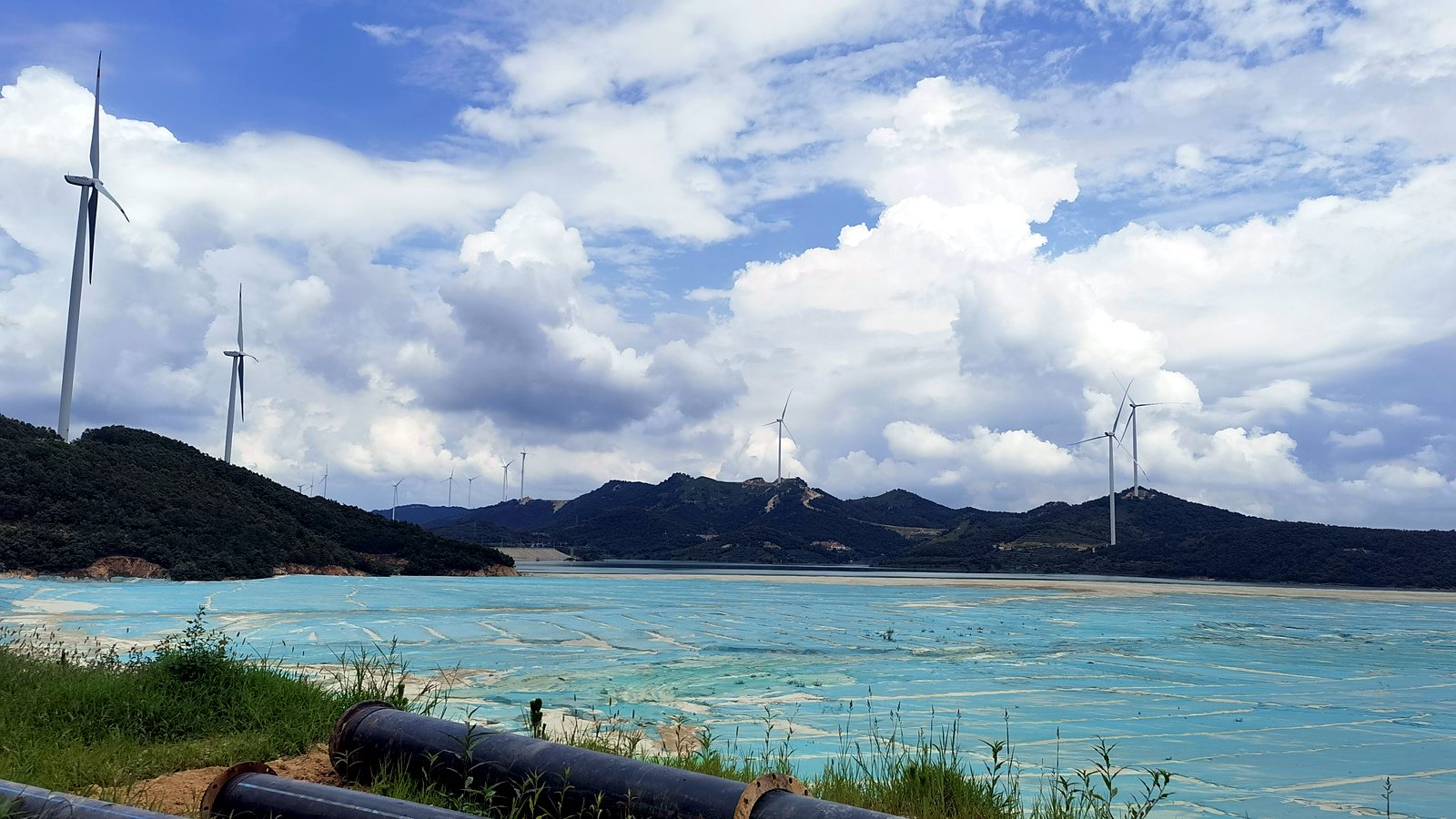 矿区周边风电与水域